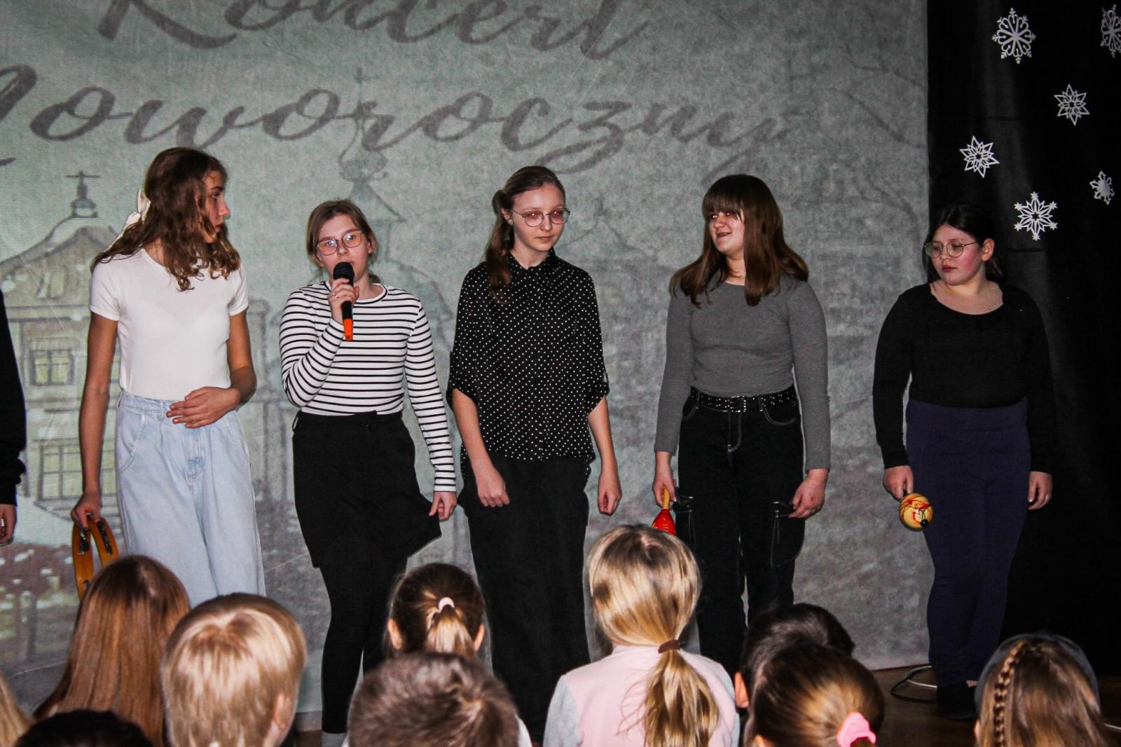 Zdjęcie w galerii na portalu naszraciborz.pl: Szkoła na Płoni ma już 80 lat. Koncert urodzinowy wiadomości z regionu