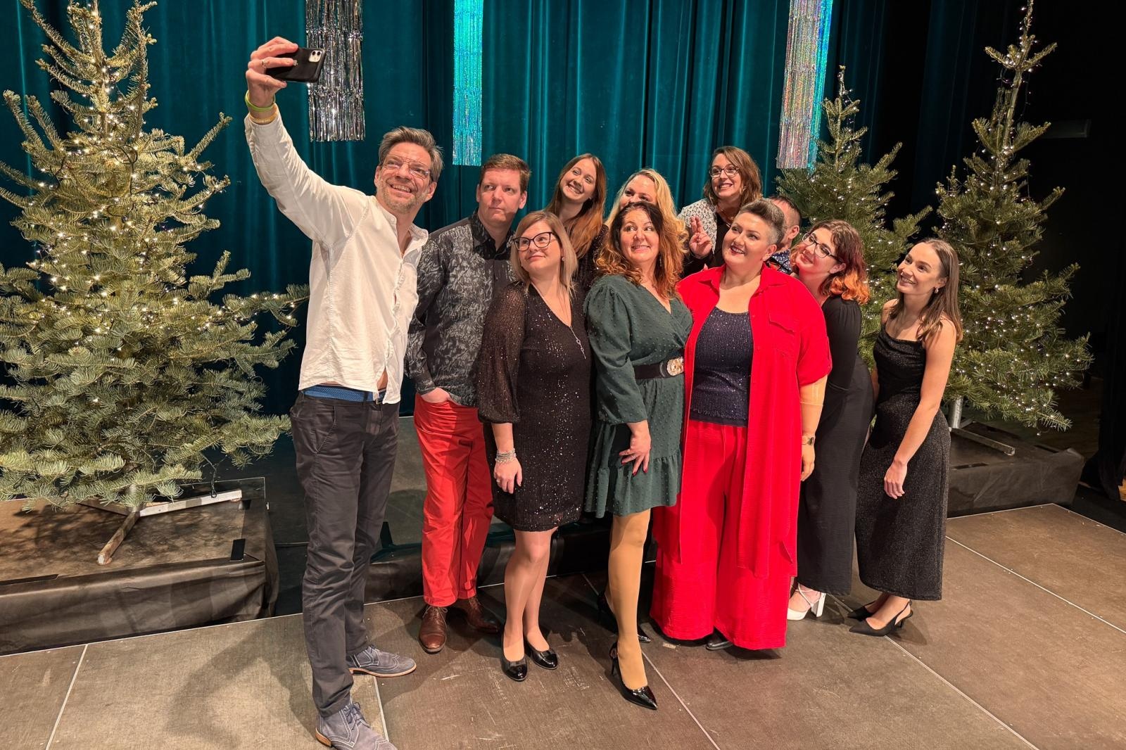 Zdjęcie w galerii na portalu naszraciborz.pl: Cztery klipy świąteczne PERSPEKTYWY. Nagrania, które chwytają za serce!  wiadomości z regionu