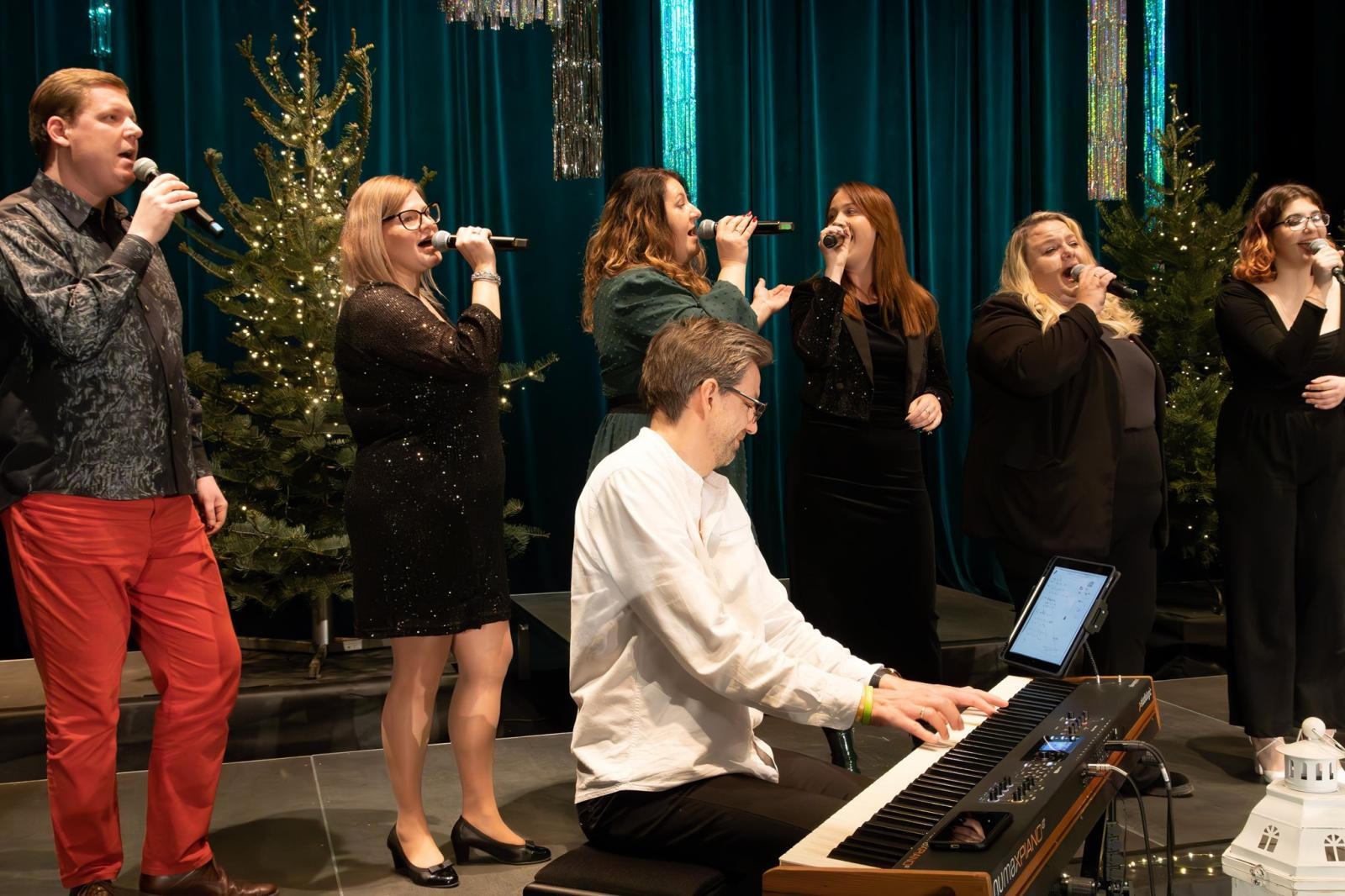 Zdjęcie w galerii na portalu naszraciborz.pl: Cztery klipy świąteczne PERSPEKTYWY. Nagrania, które chwytają za serce!  wiadomości z regionu