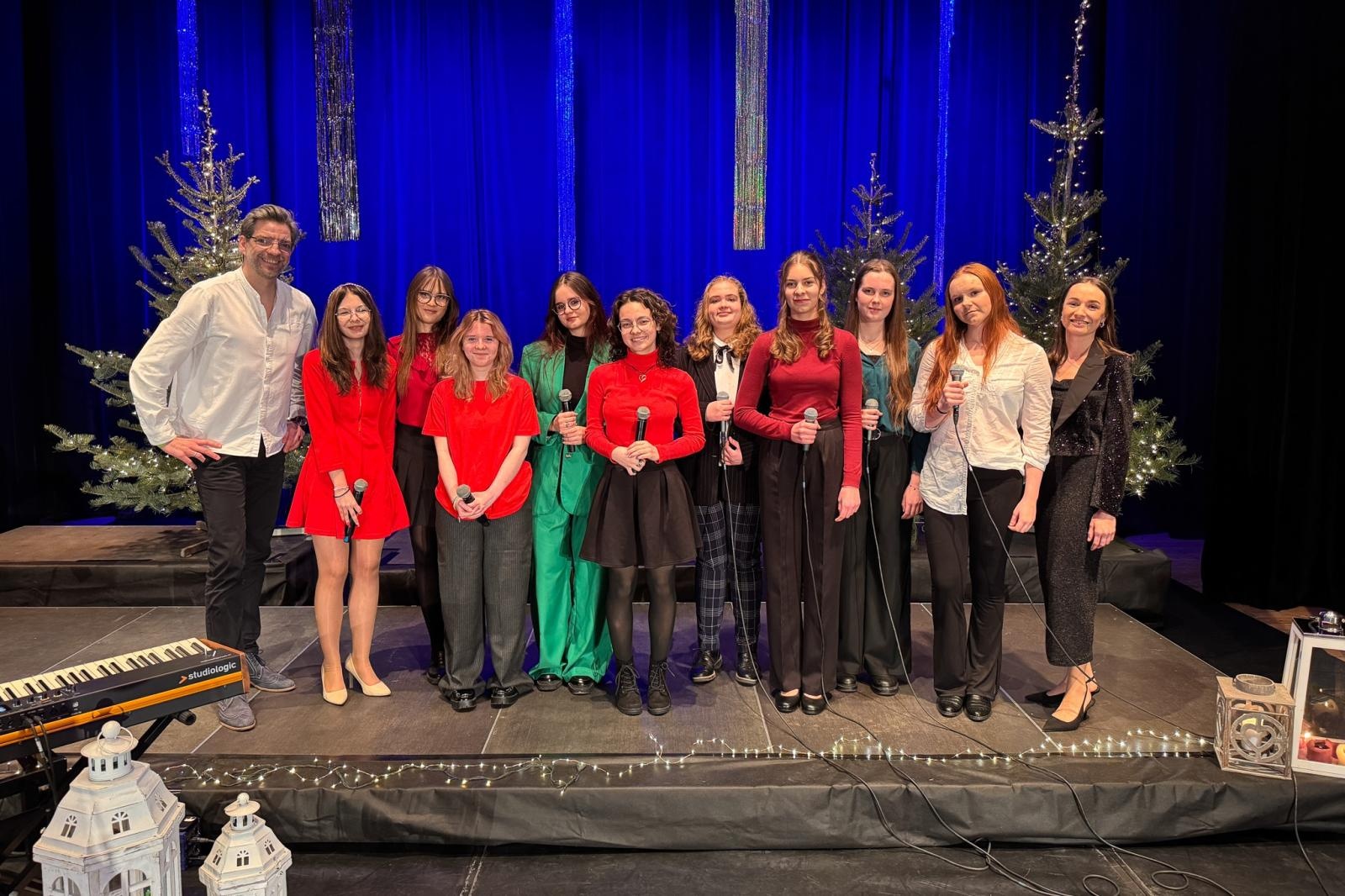 Zdjęcie w galerii na portalu naszraciborz.pl: Cztery klipy świąteczne PERSPEKTYWY. Nagrania, które chwytają za serce!  wiadomości z regionu