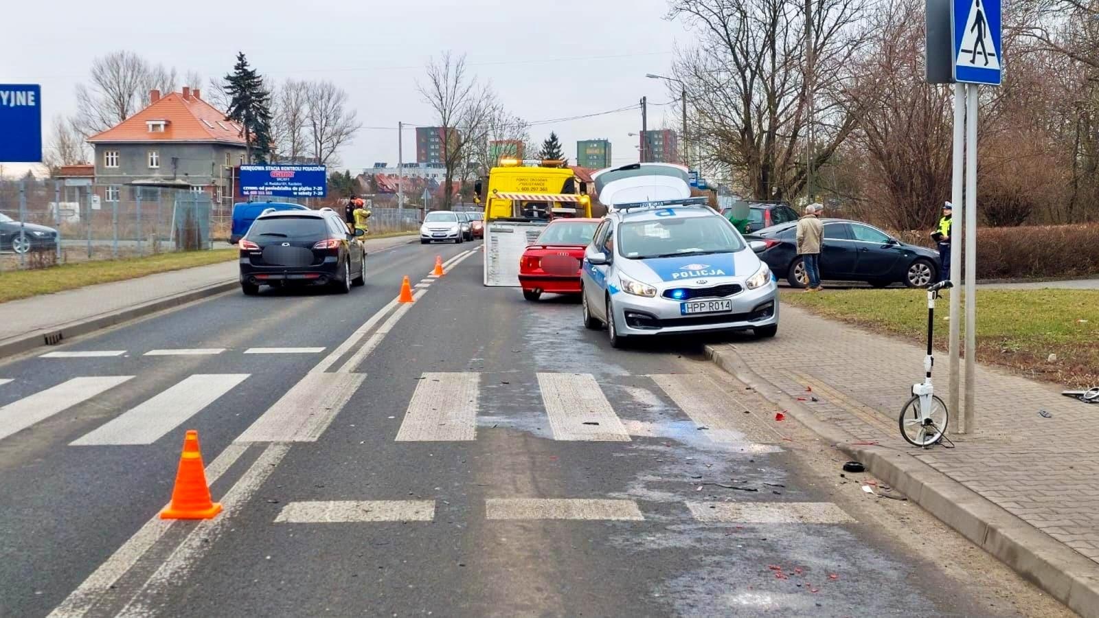 Zdjęcie w galerii na portalu naszraciborz.pl: Zderzenie na Rudzkiej. 7-letnia pasażerka trafiła do szpitala wiadomości z regionu