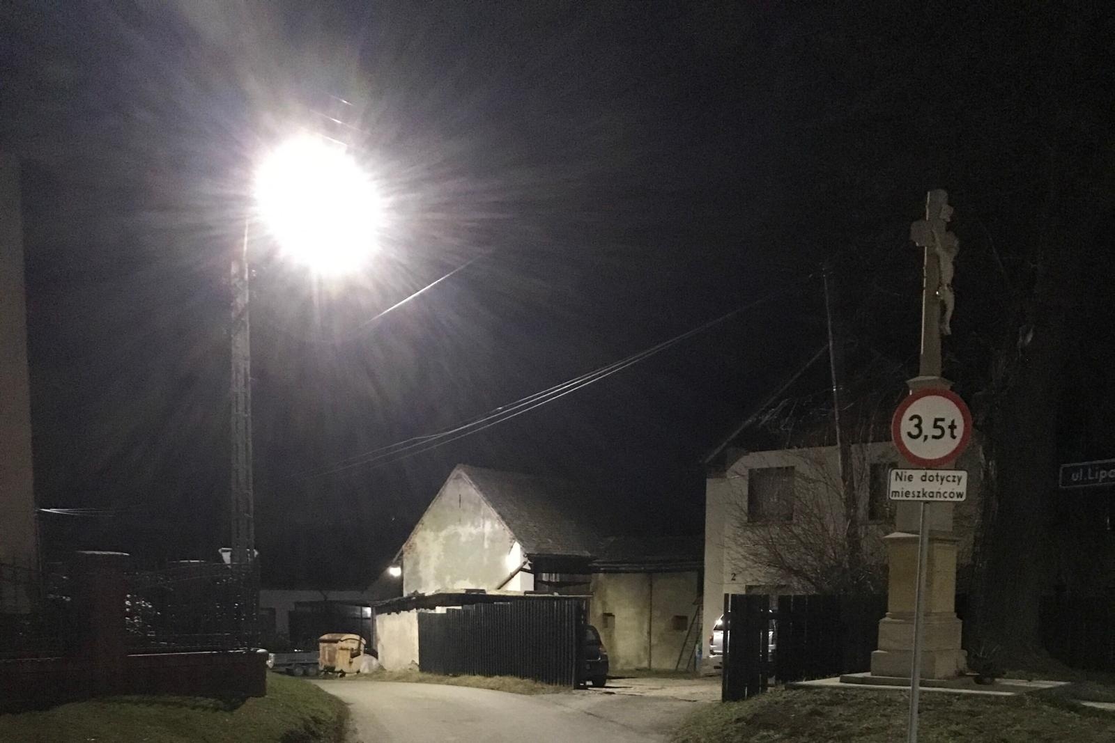 Zdjęcie w galerii na portalu naszraciborz.pl: Nowoczesne i energooszczędne LED-y zamiast starych latarni wiadomości z regionu