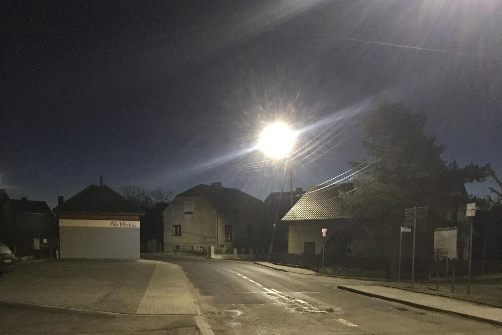 Zdjęcie w galerii na portalu naszraciborz.pl: Nowoczesne i energooszczędne LED-y zamiast starych latarni wiadomości z regionu