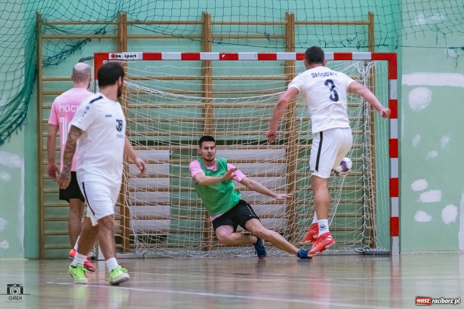 Zdjęcie w galerii na portalu naszraciborz.pl: Sobota w HLPN. Piłka lądowała w siatce prawie trzydzieści razy [FOTO] wiadomości z regionu
