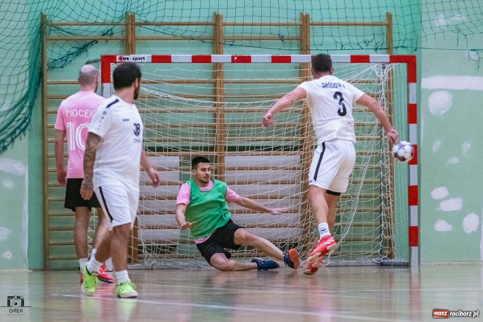 Zdjęcie w galerii na portalu naszraciborz.pl: Sobota w HLPN. Piłka lądowała w siatce prawie trzydzieści razy [FOTO] wiadomości z regionu