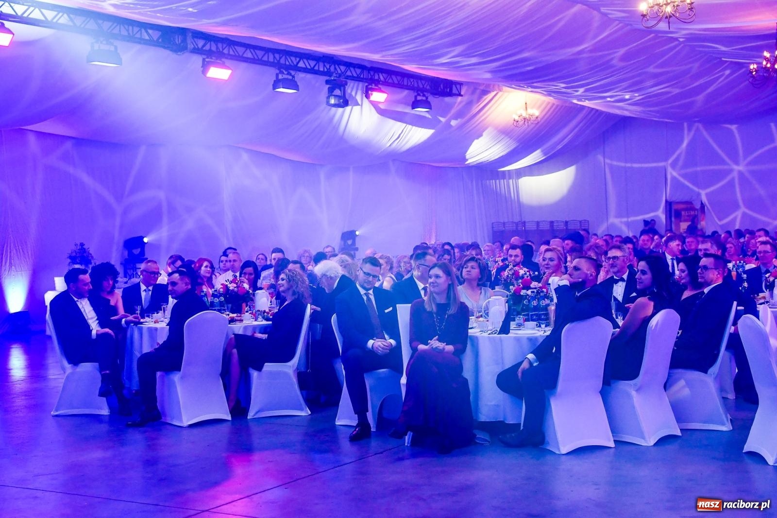 Zdjęcie w galerii na portalu naszraciborz.pl: Gala Przedsiębiorczości w Pietrowicach Wielkich. Statuetki dla lokalnych liderów biznesu wiadomości z regionu