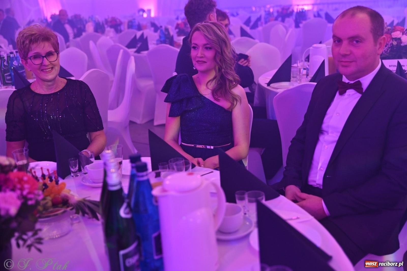 Zdjęcie w galerii na portalu naszraciborz.pl: Gala Przedsiębiorczości w Pietrowicach Wielkich. Statuetki dla lokalnych liderów biznesu wiadomości z regionu