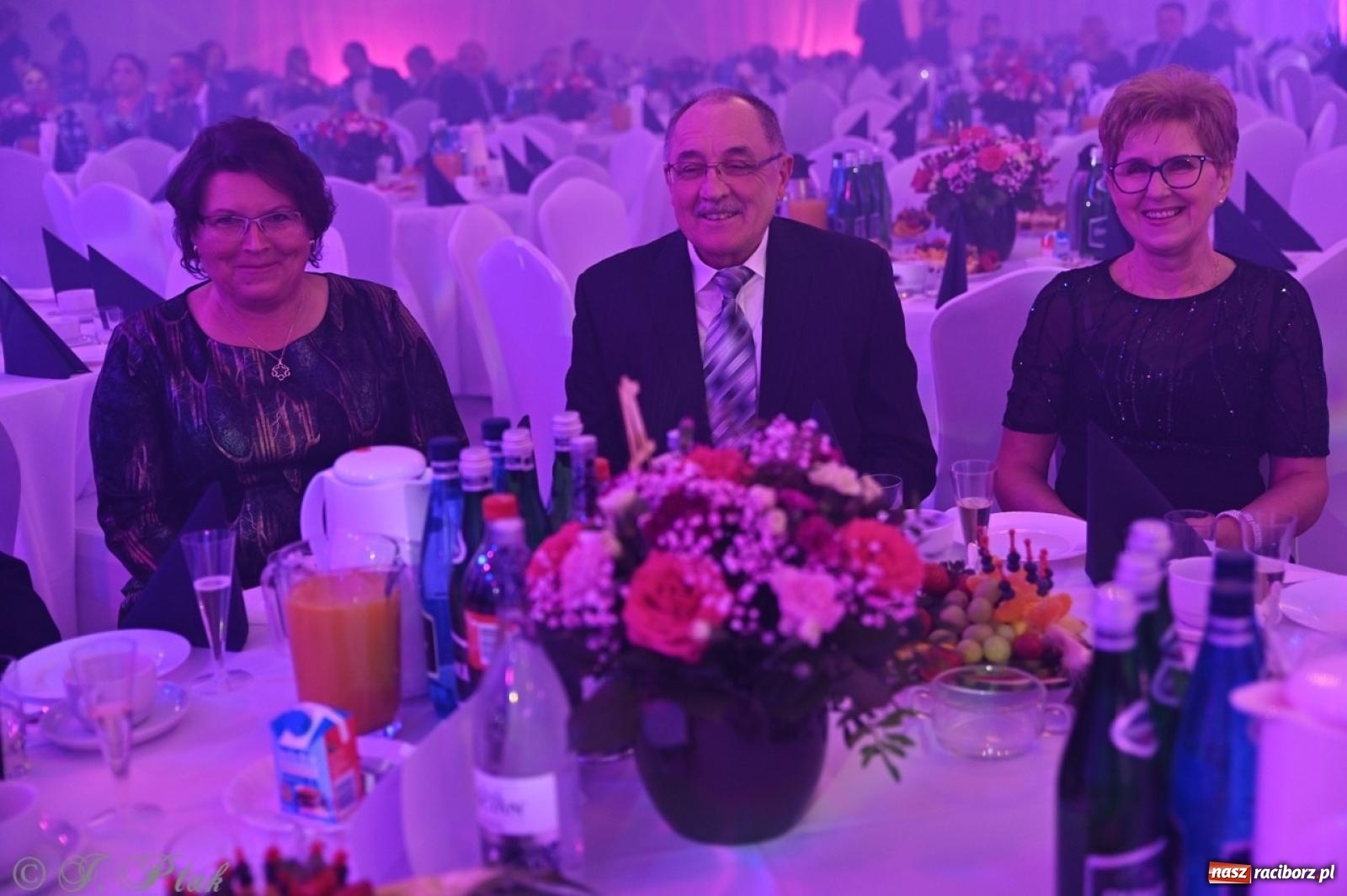 Zdjęcie w galerii na portalu naszraciborz.pl: Gala Przedsiębiorczości w Pietrowicach Wielkich. Statuetki dla lokalnych liderów biznesu wiadomości z regionu