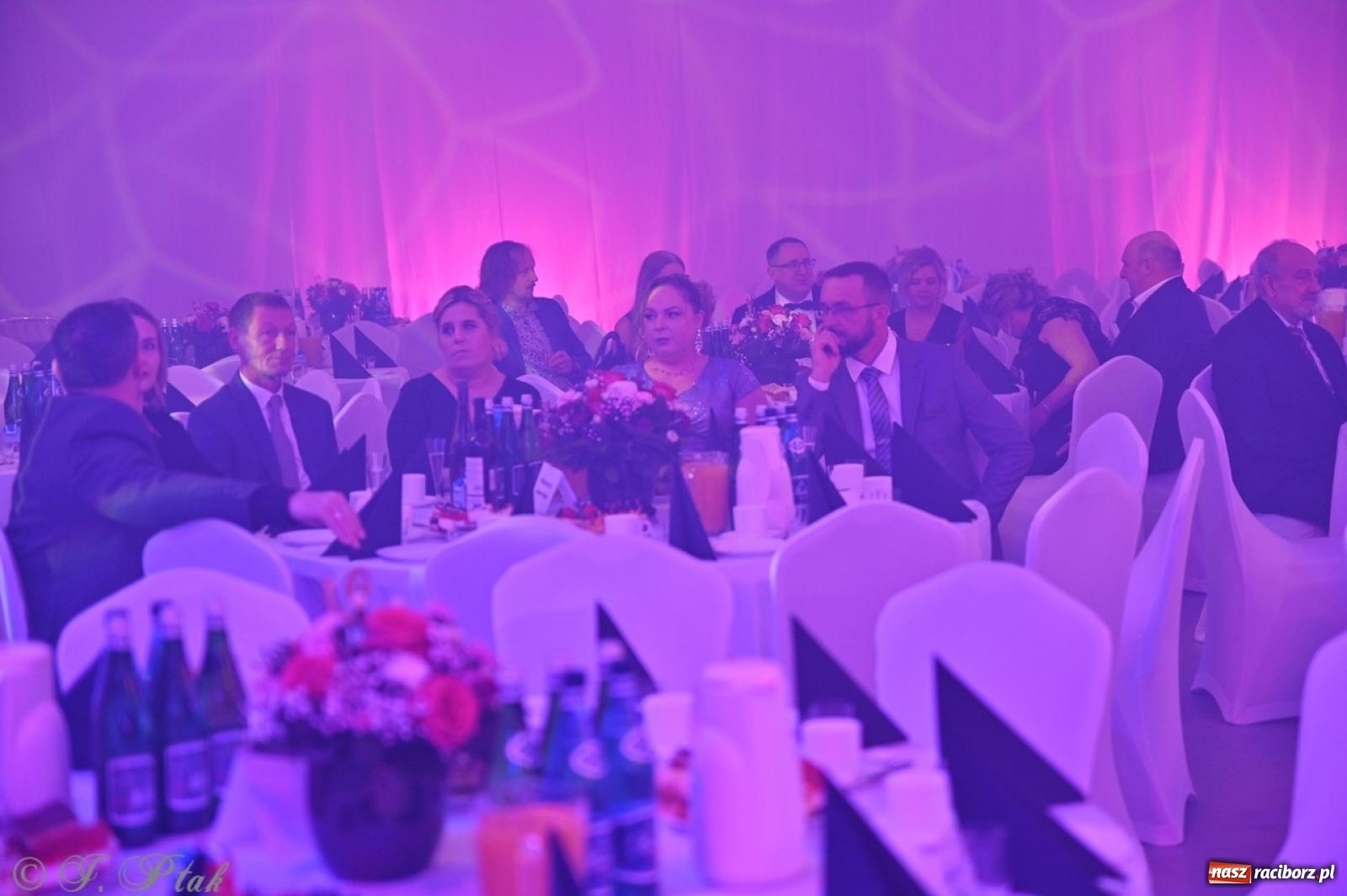 Zdjęcie w galerii na portalu naszraciborz.pl: Gala Przedsiębiorczości w Pietrowicach Wielkich. Statuetki dla lokalnych liderów biznesu wiadomości z regionu