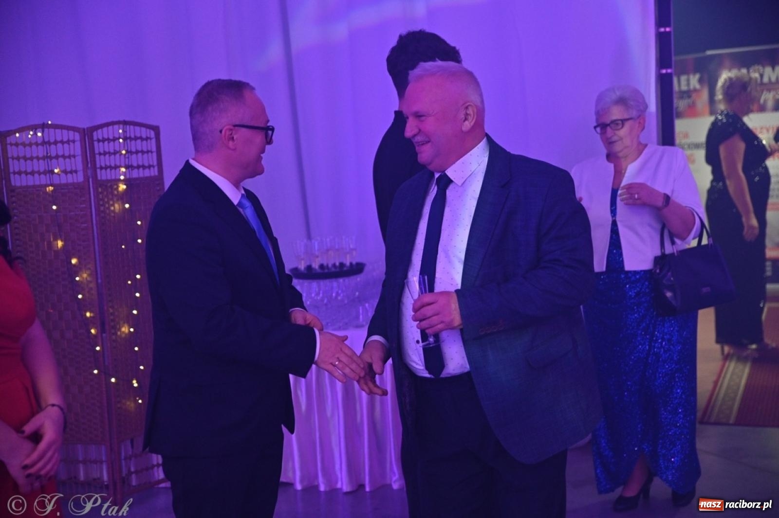 Zdjęcie w galerii na portalu naszraciborz.pl: Gala Przedsiębiorczości w Pietrowicach Wielkich. Statuetki dla lokalnych liderów biznesu wiadomości z regionu