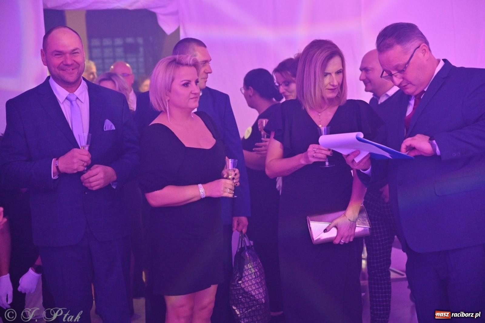 Zdjęcie w galerii na portalu naszraciborz.pl: Gala Przedsiębiorczości w Pietrowicach Wielkich. Statuetki dla lokalnych liderów biznesu wiadomości z regionu