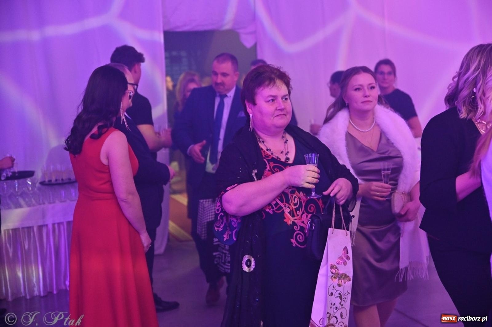 Zdjęcie w galerii na portalu naszraciborz.pl: Gala Przedsiębiorczości w Pietrowicach Wielkich. Statuetki dla lokalnych liderów biznesu wiadomości z regionu