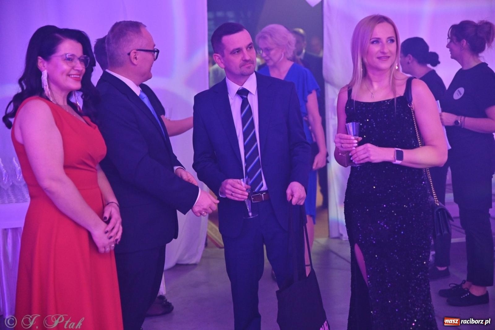 Zdjęcie w galerii na portalu naszraciborz.pl: Gala Przedsiębiorczości w Pietrowicach Wielkich. Statuetki dla lokalnych liderów biznesu wiadomości z regionu