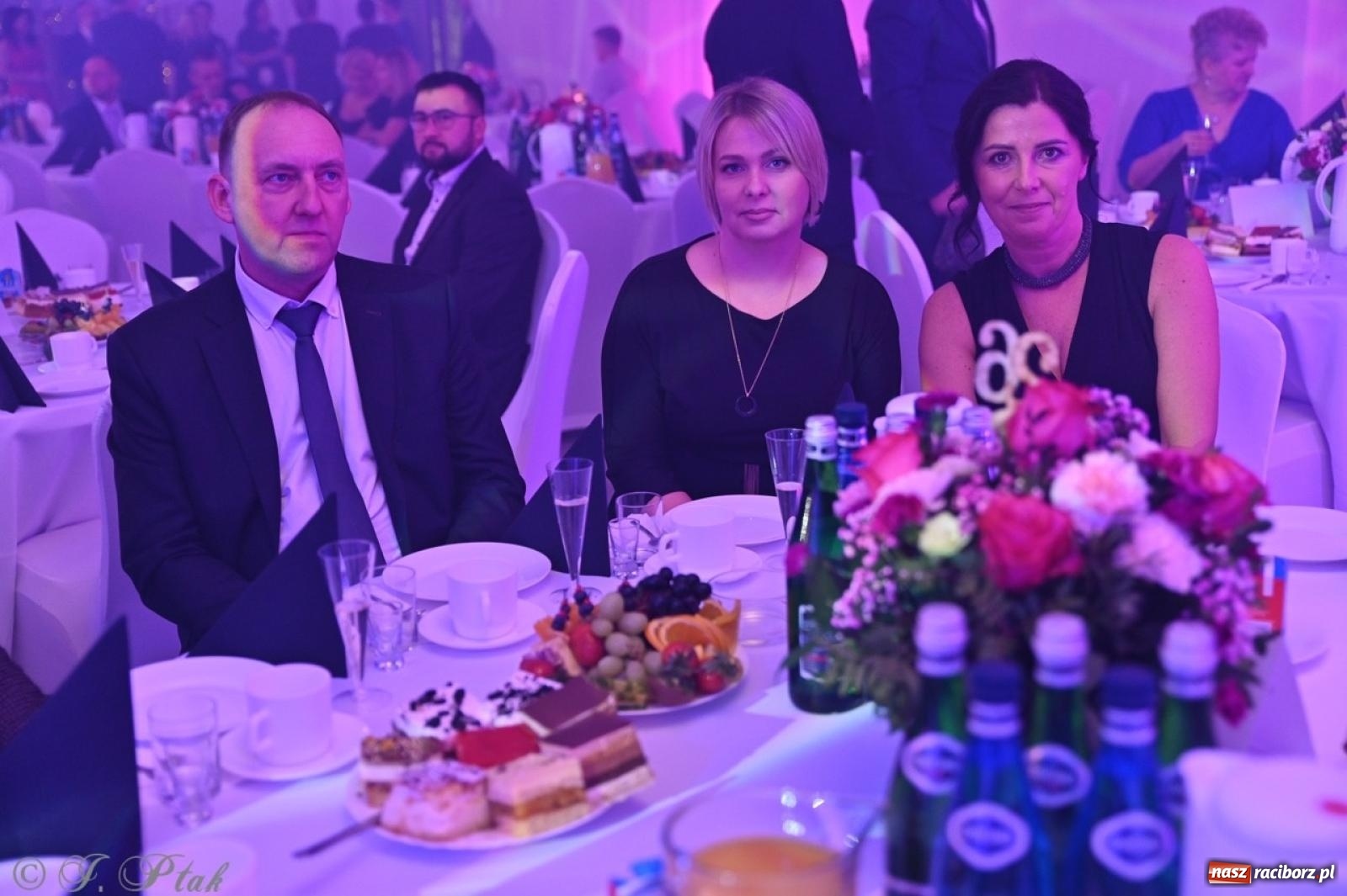 Zdjęcie w galerii na portalu naszraciborz.pl: Gala Przedsiębiorczości w Pietrowicach Wielkich. Statuetki dla lokalnych liderów biznesu wiadomości z regionu