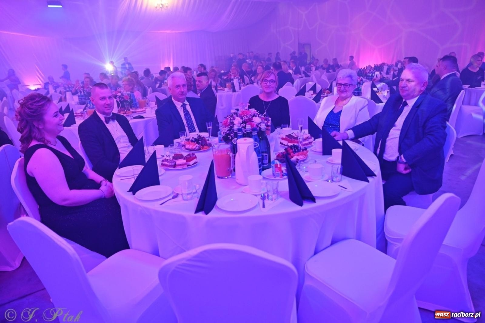 Zdjęcie w galerii na portalu naszraciborz.pl: Gala Przedsiębiorczości w Pietrowicach Wielkich. Statuetki dla lokalnych liderów biznesu wiadomości z regionu