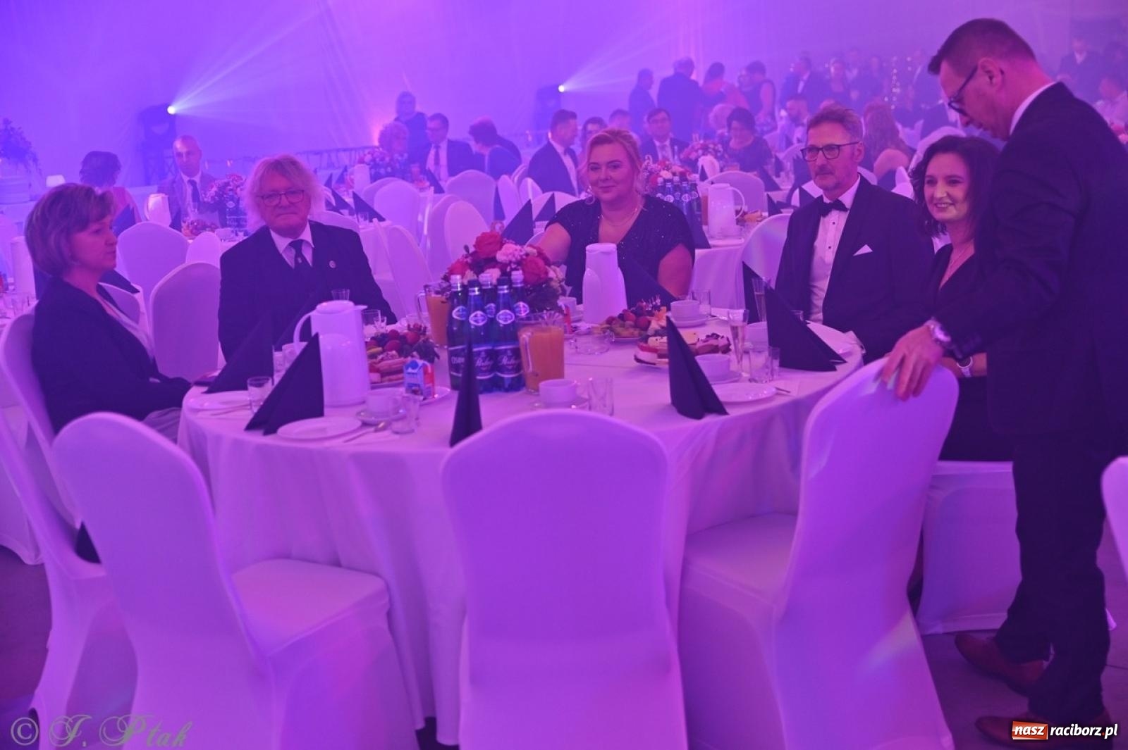 Zdjęcie w galerii na portalu naszraciborz.pl: Gala Przedsiębiorczości w Pietrowicach Wielkich. Statuetki dla lokalnych liderów biznesu wiadomości z regionu