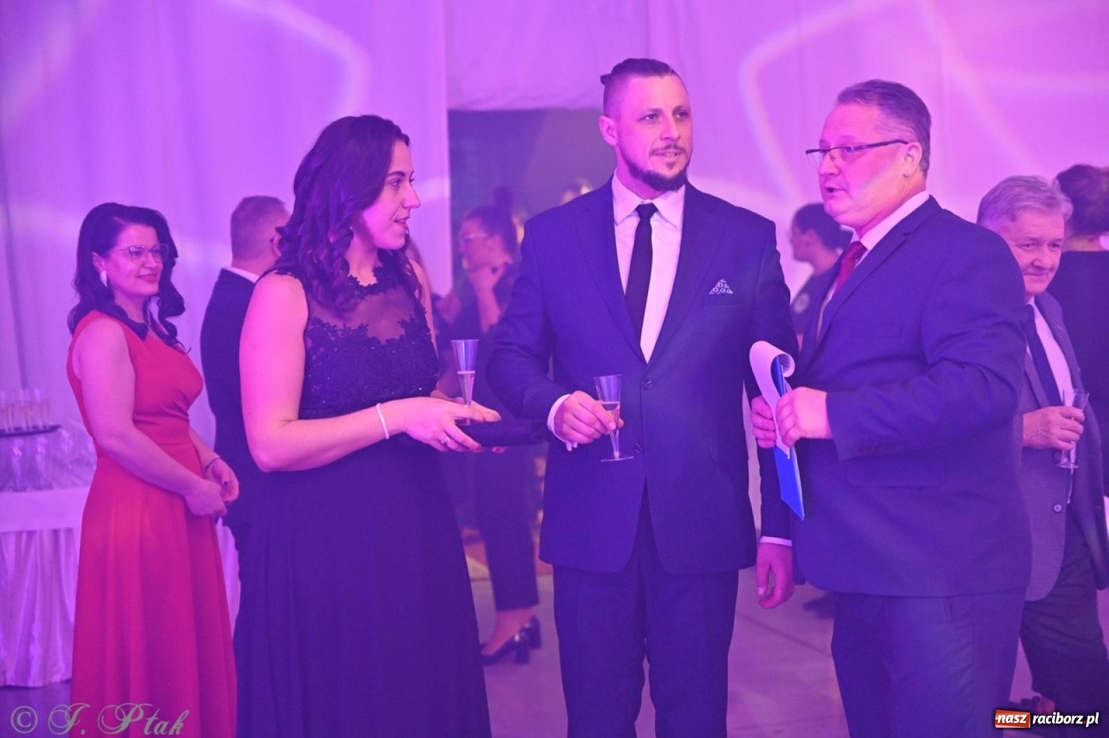 Zdjęcie w galerii na portalu naszraciborz.pl: Gala Przedsiębiorczości w Pietrowicach Wielkich. Statuetki dla lokalnych liderów biznesu wiadomości z regionu