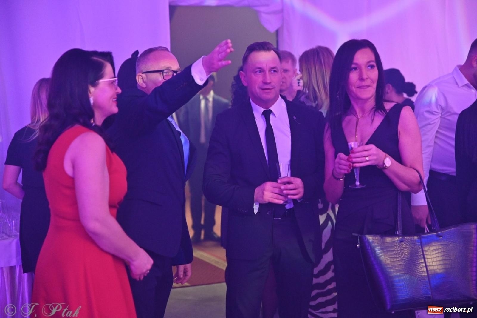 Zdjęcie w galerii na portalu naszraciborz.pl: Gala Przedsiębiorczości w Pietrowicach Wielkich. Statuetki dla lokalnych liderów biznesu wiadomości z regionu