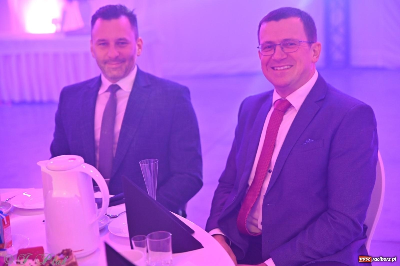 Zdjęcie w galerii na portalu naszraciborz.pl: Gala Przedsiębiorczości w Pietrowicach Wielkich. Statuetki dla lokalnych liderów biznesu wiadomości z regionu