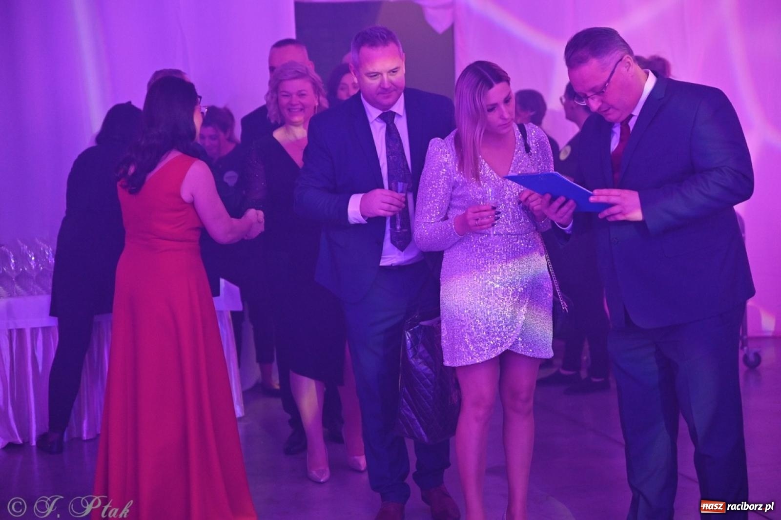 Zdjęcie w galerii na portalu naszraciborz.pl: Gala Przedsiębiorczości w Pietrowicach Wielkich. Statuetki dla lokalnych liderów biznesu wiadomości z regionu