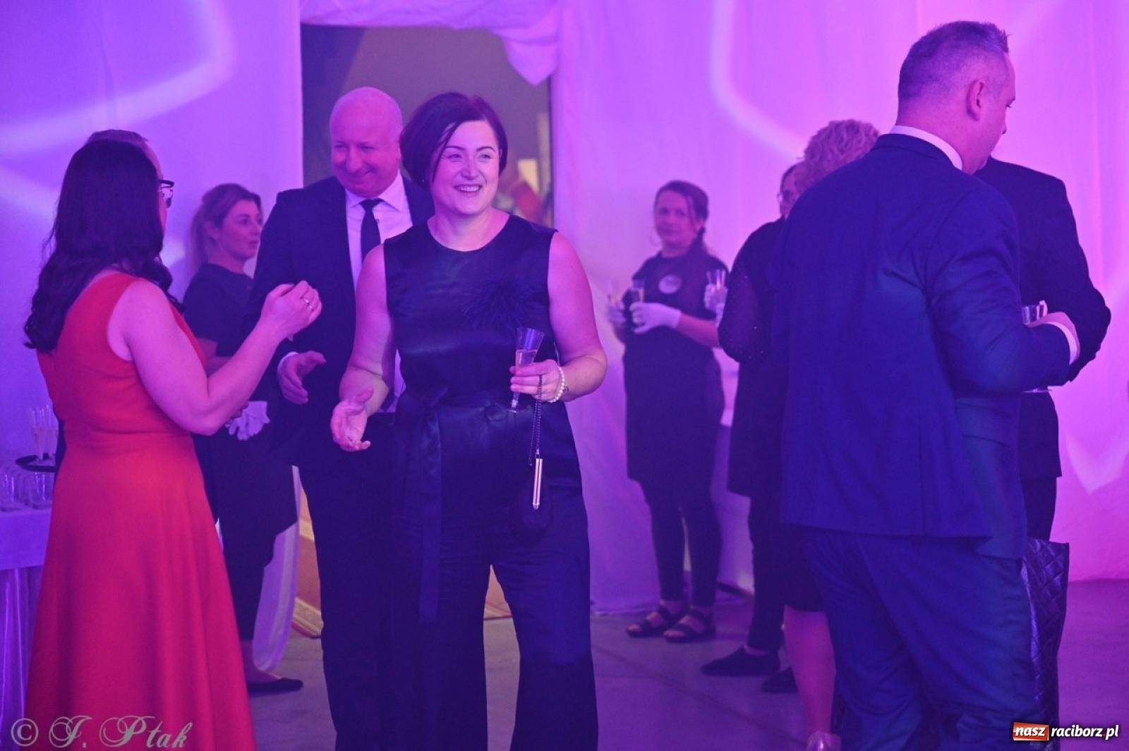 Zdjęcie w galerii na portalu naszraciborz.pl: Gala Przedsiębiorczości w Pietrowicach Wielkich. Statuetki dla lokalnych liderów biznesu wiadomości z regionu