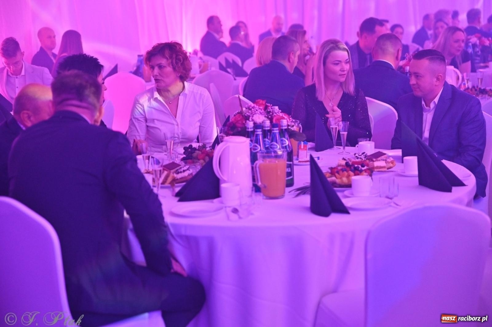 Zdjęcie w galerii na portalu naszraciborz.pl: Gala Przedsiębiorczości w Pietrowicach Wielkich. Statuetki dla lokalnych liderów biznesu wiadomości z regionu