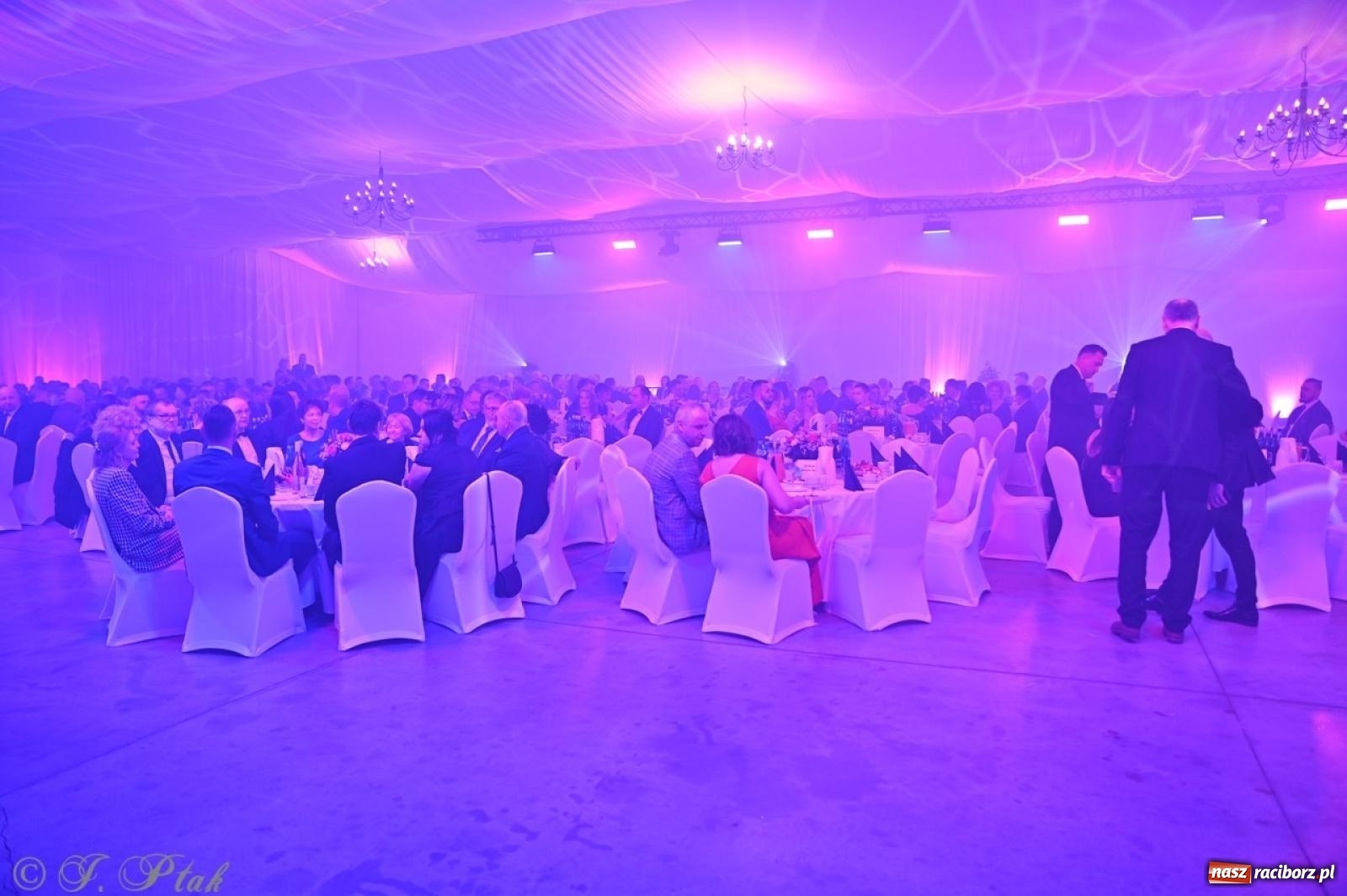 Zdjęcie w galerii na portalu naszraciborz.pl: Gala Przedsiębiorczości w Pietrowicach Wielkich. Statuetki dla lokalnych liderów biznesu wiadomości z regionu