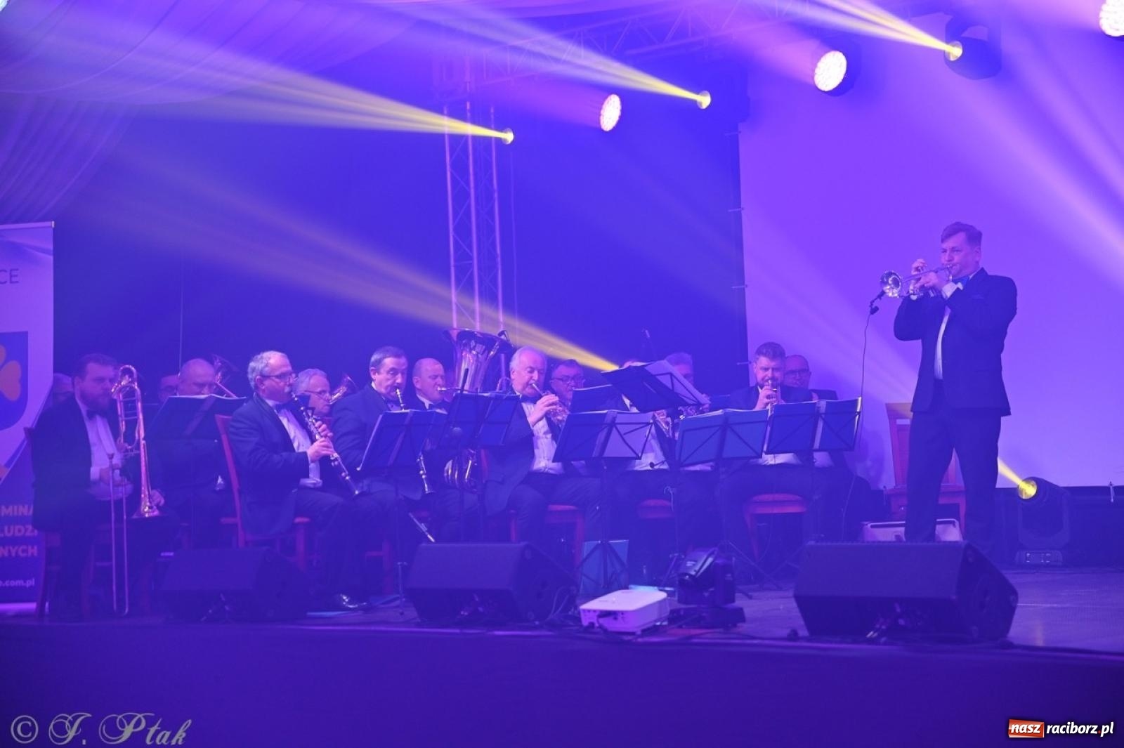 Zdjęcie w galerii na portalu naszraciborz.pl: Gala Przedsiębiorczości w Pietrowicach Wielkich. Statuetki dla lokalnych liderów biznesu wiadomości z regionu