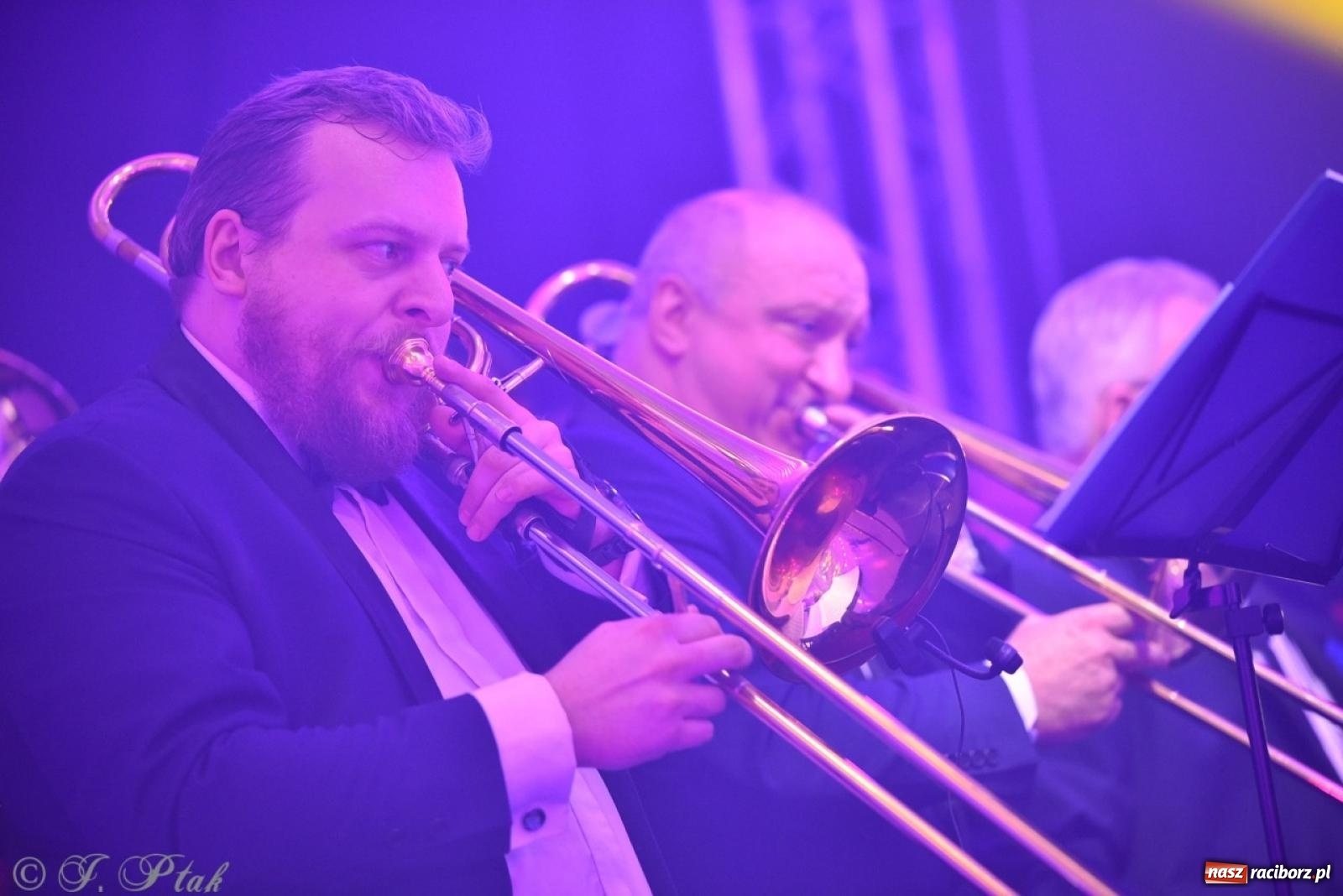 Zdjęcie w galerii na portalu naszraciborz.pl: Gala Przedsiębiorczości w Pietrowicach Wielkich. Statuetki dla lokalnych liderów biznesu wiadomości z regionu