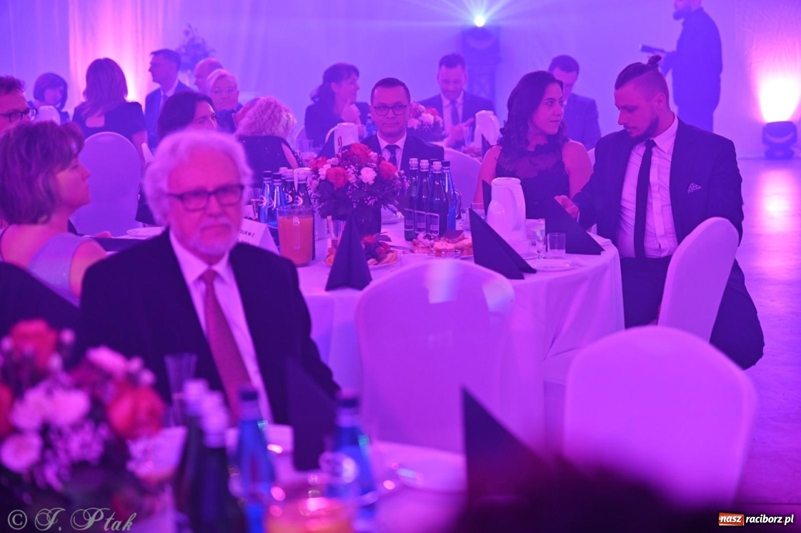 Zdjęcie w galerii na portalu naszraciborz.pl: Gala Przedsiębiorczości w Pietrowicach Wielkich. Statuetki dla lokalnych liderów biznesu wiadomości z regionu