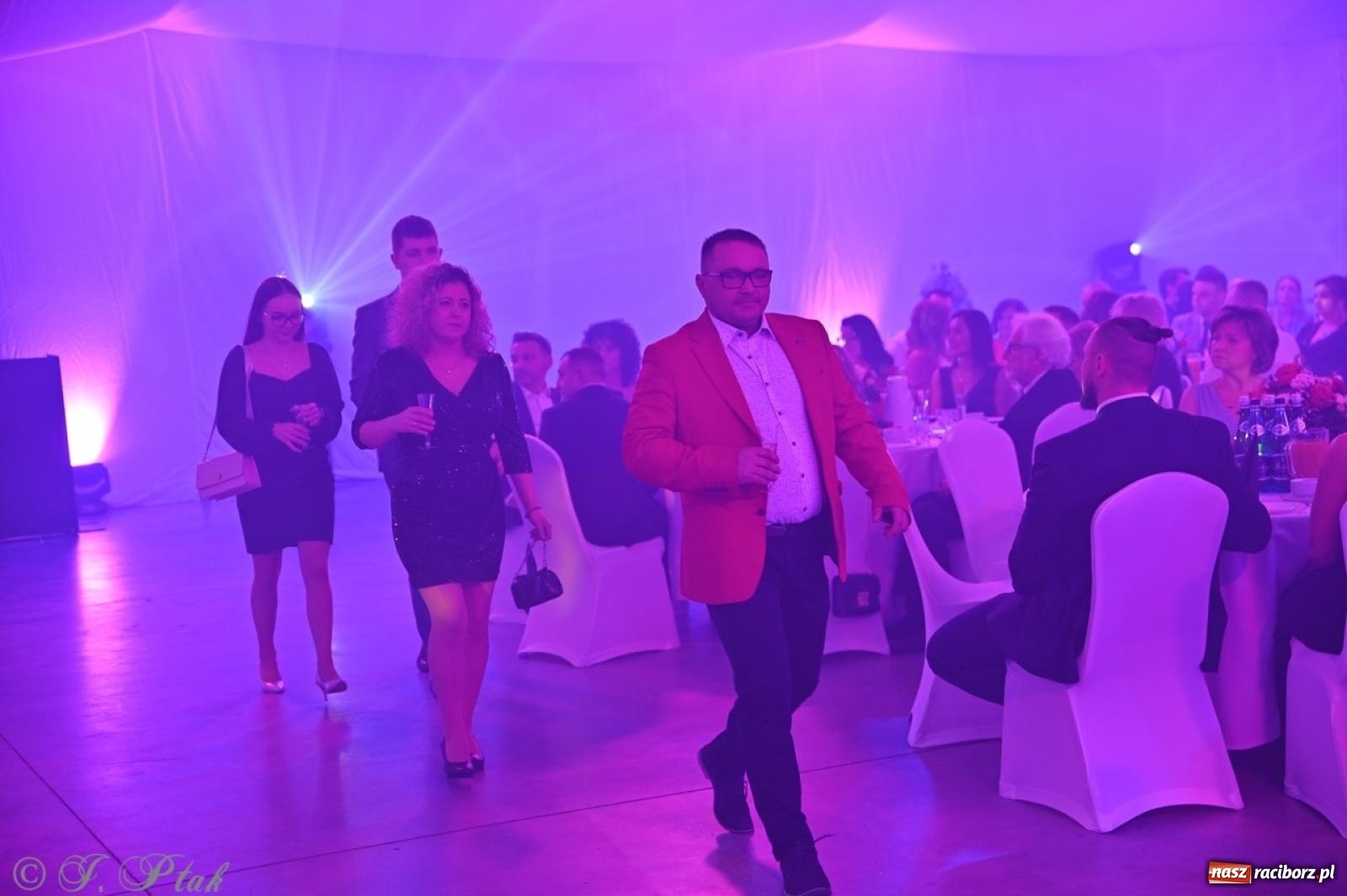 Zdjęcie w galerii na portalu naszraciborz.pl: Gala Przedsiębiorczości w Pietrowicach Wielkich. Statuetki dla lokalnych liderów biznesu wiadomości z regionu