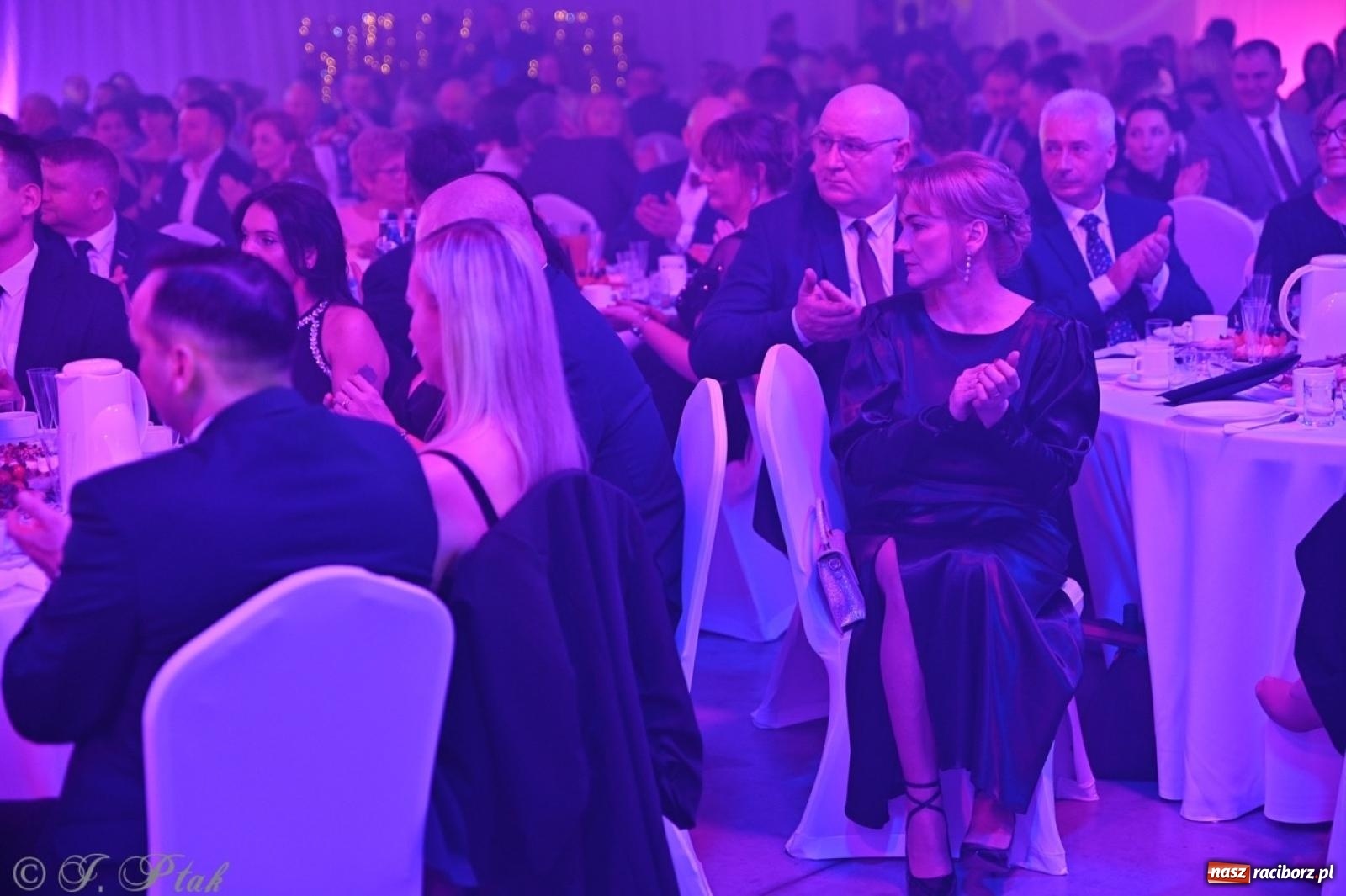 Zdjęcie w galerii na portalu naszraciborz.pl: Gala Przedsiębiorczości w Pietrowicach Wielkich. Statuetki dla lokalnych liderów biznesu wiadomości z regionu