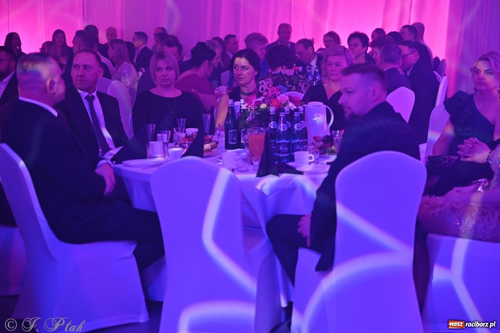 Zdjęcie w galerii na portalu naszraciborz.pl: Gala Przedsiębiorczości w Pietrowicach Wielkich. Statuetki dla lokalnych liderów biznesu wiadomości z regionu