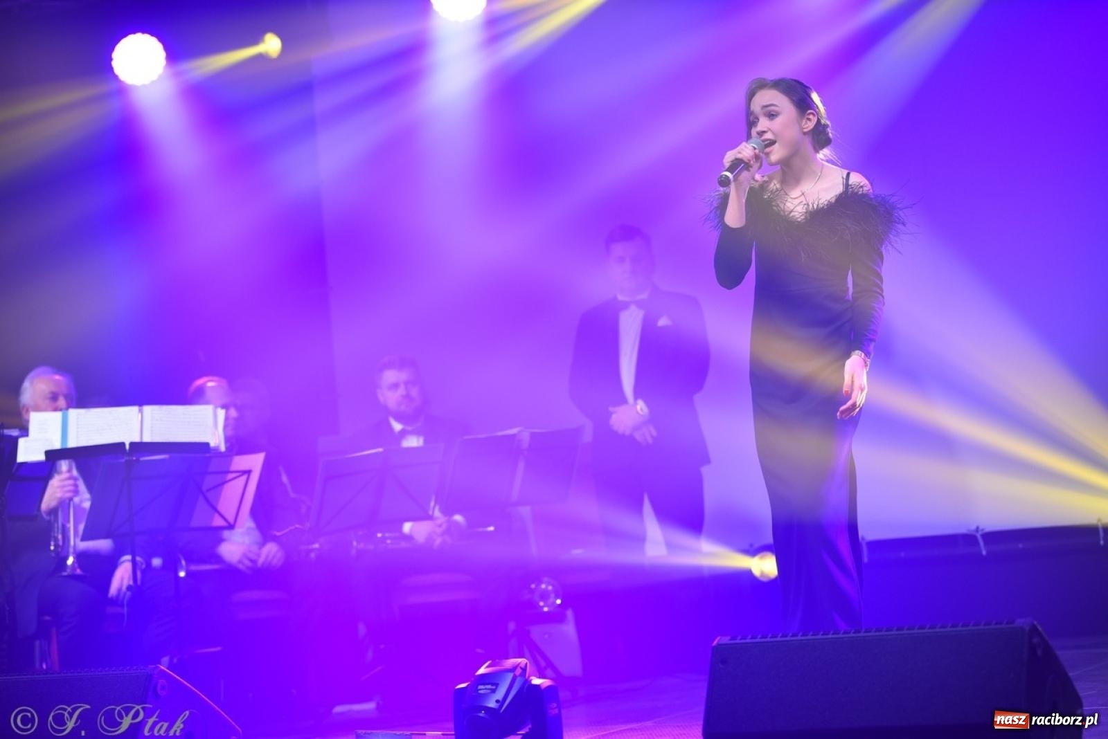 Zdjęcie w galerii na portalu naszraciborz.pl: Gala Przedsiębiorczości w Pietrowicach Wielkich. Statuetki dla lokalnych liderów biznesu wiadomości z regionu