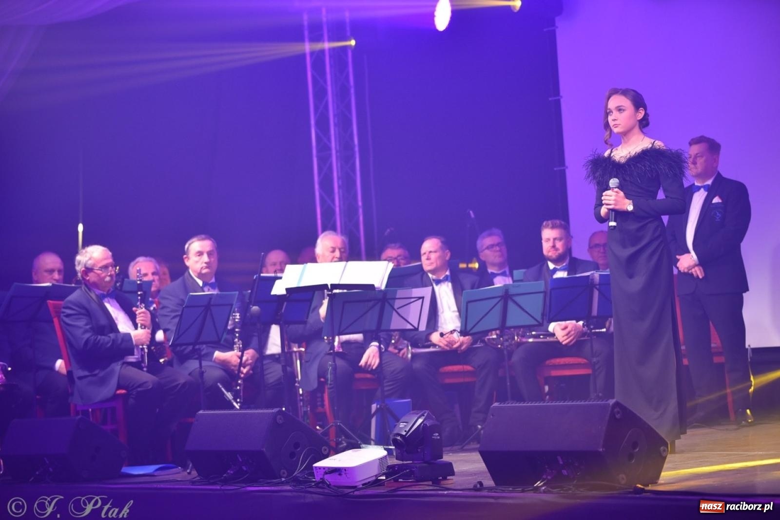 Zdjęcie w galerii na portalu naszraciborz.pl: Gala Przedsiębiorczości w Pietrowicach Wielkich. Statuetki dla lokalnych liderów biznesu wiadomości z regionu