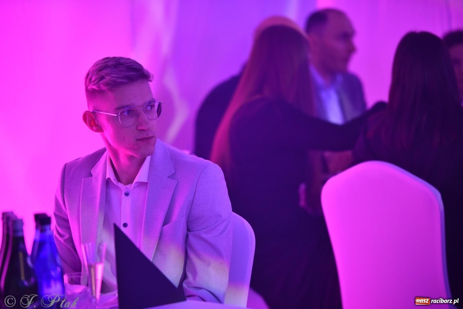 Zdjęcie w galerii na portalu naszraciborz.pl: Gala Przedsiębiorczości w Pietrowicach Wielkich. Statuetki dla lokalnych liderów biznesu wiadomości z regionu