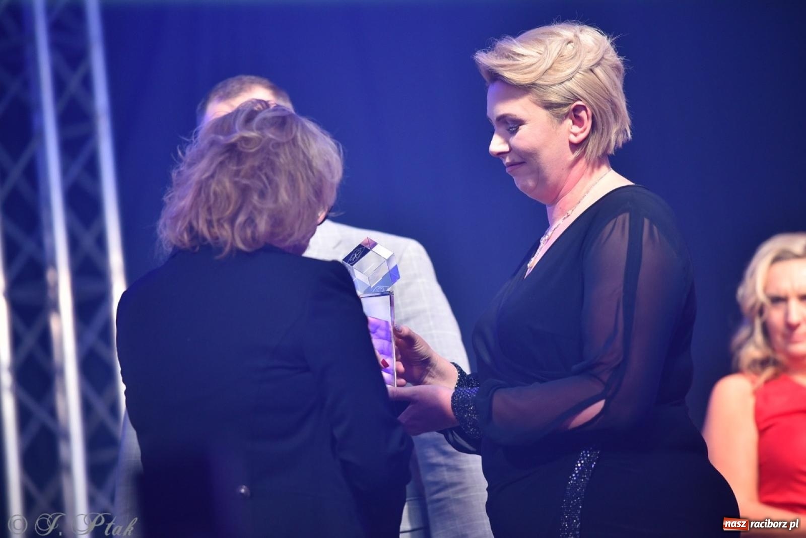 Zdjęcie w galerii na portalu naszraciborz.pl: Gala Przedsiębiorczości w Pietrowicach Wielkich. Statuetki dla lokalnych liderów biznesu wiadomości z regionu