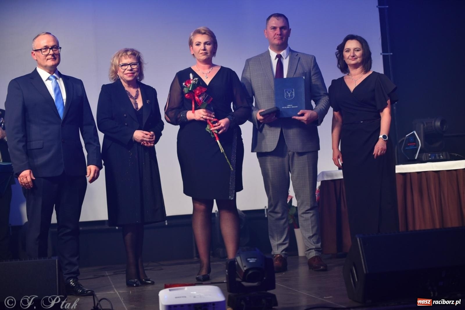 Zdjęcie w galerii na portalu naszraciborz.pl: Gala Przedsiębiorczości w Pietrowicach Wielkich. Statuetki dla lokalnych liderów biznesu wiadomości z regionu