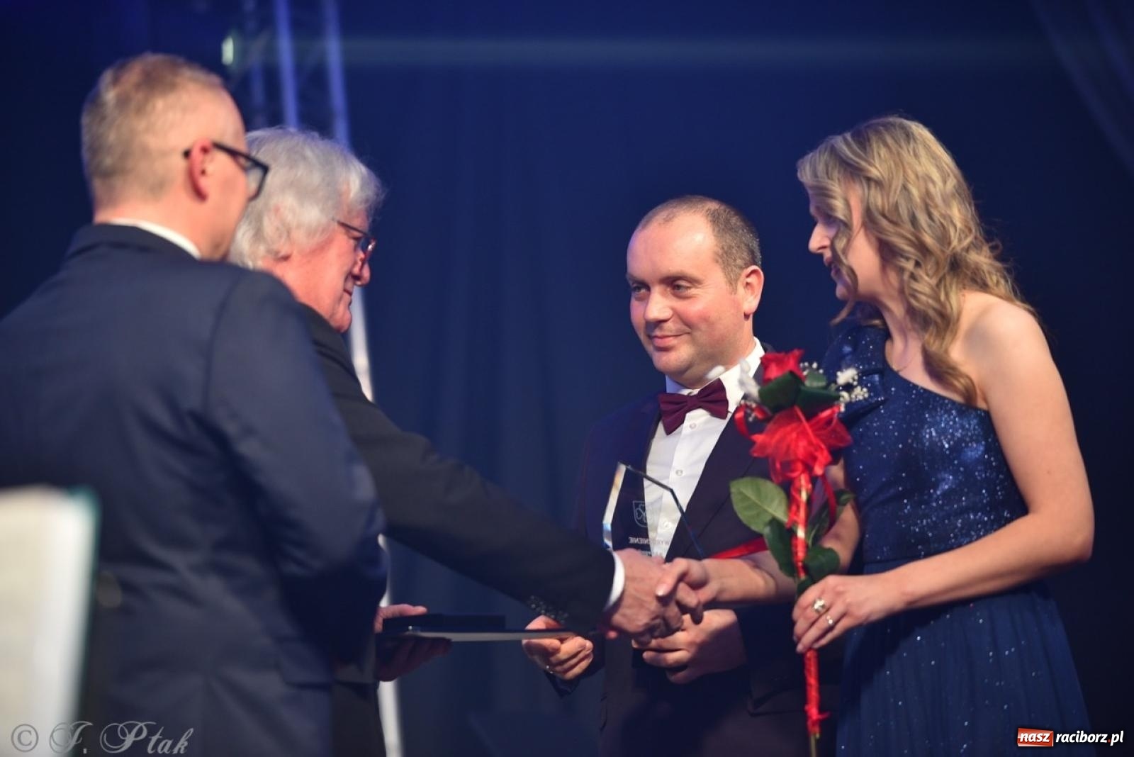 Zdjęcie w galerii na portalu naszraciborz.pl: Gala Przedsiębiorczości w Pietrowicach Wielkich. Statuetki dla lokalnych liderów biznesu wiadomości z regionu