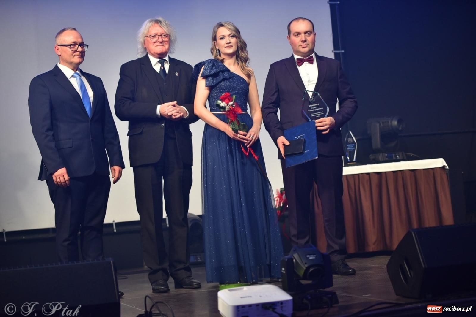 Zdjęcie w galerii na portalu naszraciborz.pl: Gala Przedsiębiorczości w Pietrowicach Wielkich. Statuetki dla lokalnych liderów biznesu wiadomości z regionu