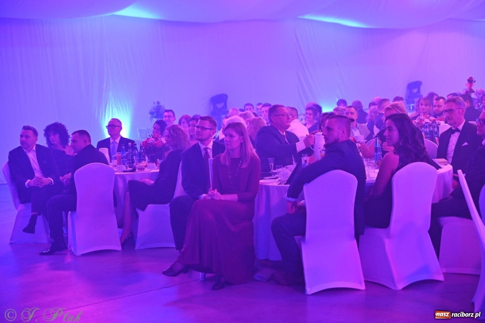 Zdjęcie w galerii na portalu naszraciborz.pl: Gala Przedsiębiorczości w Pietrowicach Wielkich. Statuetki dla lokalnych liderów biznesu wiadomości z regionu