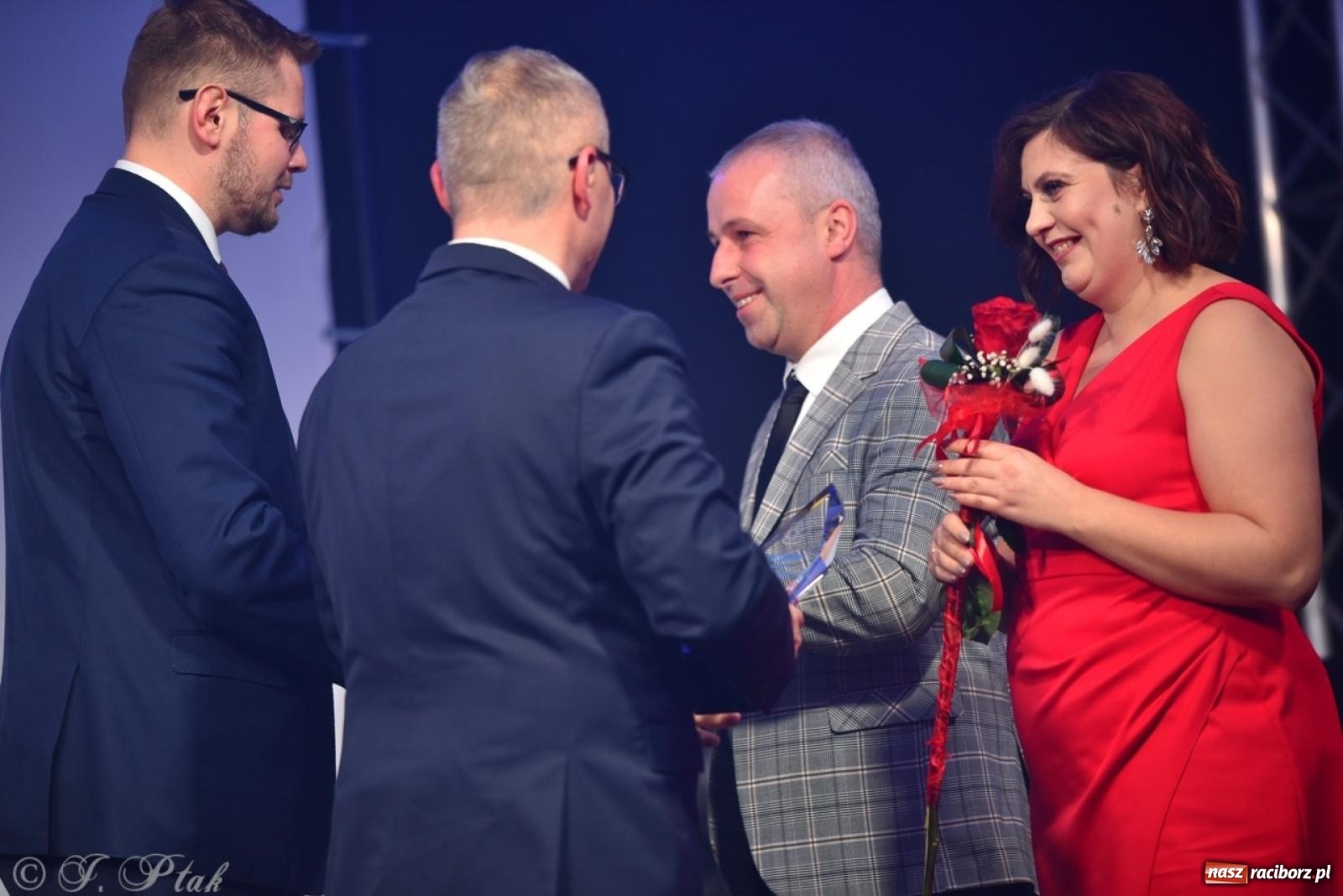 Zdjęcie w galerii na portalu naszraciborz.pl: Gala Przedsiębiorczości w Pietrowicach Wielkich. Statuetki dla lokalnych liderów biznesu wiadomości z regionu