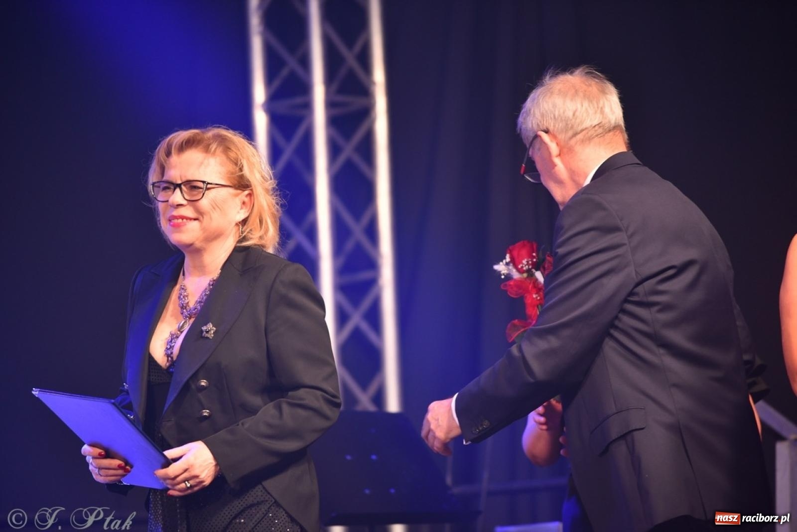 Zdjęcie w galerii na portalu naszraciborz.pl: Gala Przedsiębiorczości w Pietrowicach Wielkich. Statuetki dla lokalnych liderów biznesu wiadomości z regionu