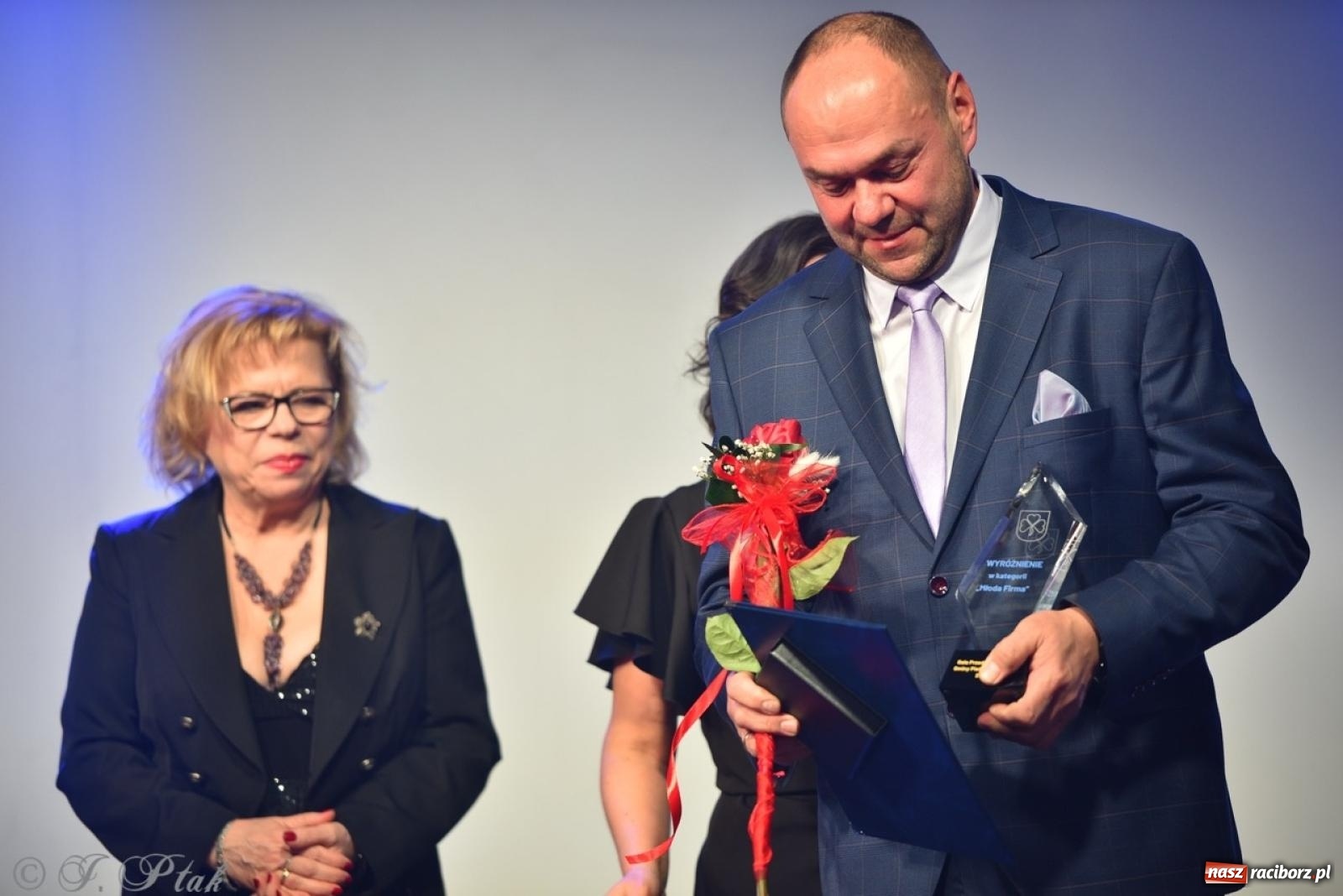 Zdjęcie w galerii na portalu naszraciborz.pl: Gala Przedsiębiorczości w Pietrowicach Wielkich. Statuetki dla lokalnych liderów biznesu wiadomości z regionu