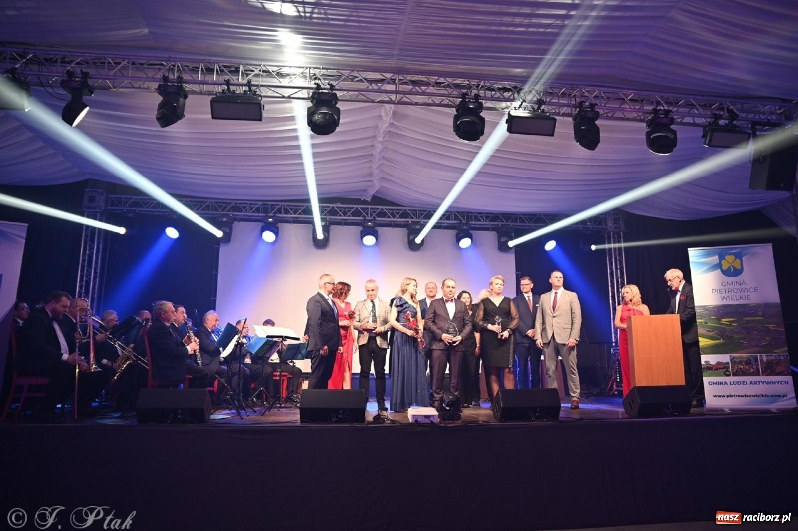 Zdjęcie w galerii na portalu naszraciborz.pl: Gala Przedsiębiorczości w Pietrowicach Wielkich. Statuetki dla lokalnych liderów biznesu wiadomości z regionu