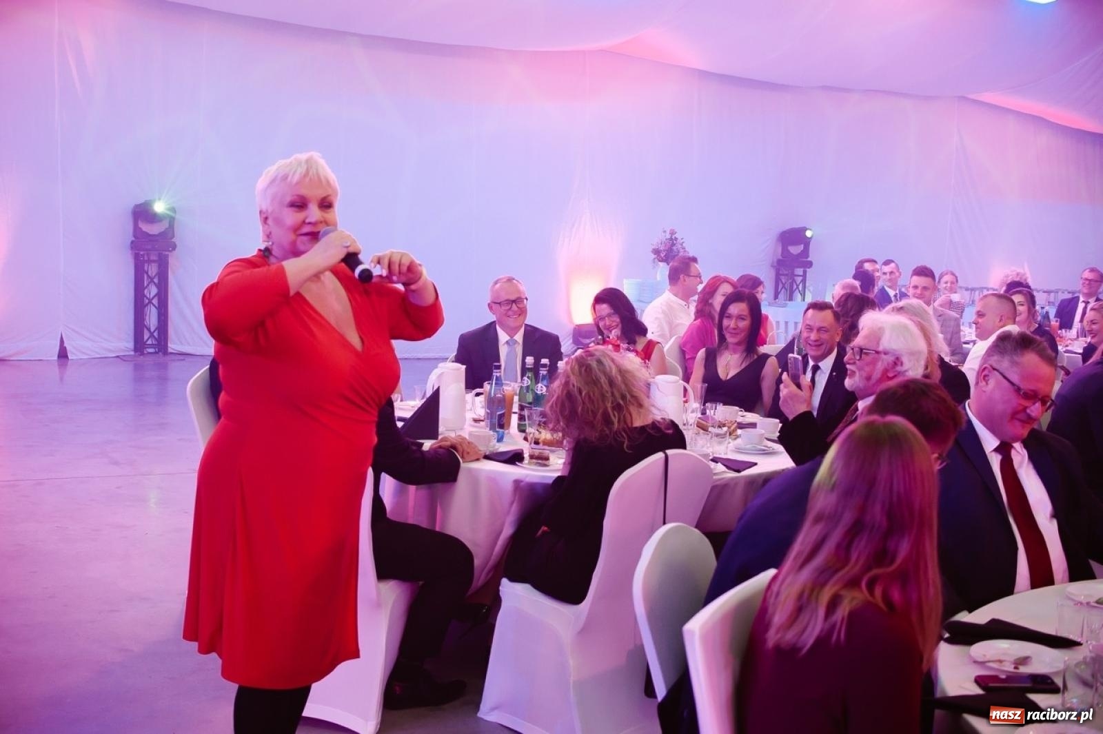 Zdjęcie w galerii na portalu naszraciborz.pl: Gala Przedsiębiorczości w Pietrowicach Wielkich. Statuetki dla lokalnych liderów biznesu wiadomości z regionu