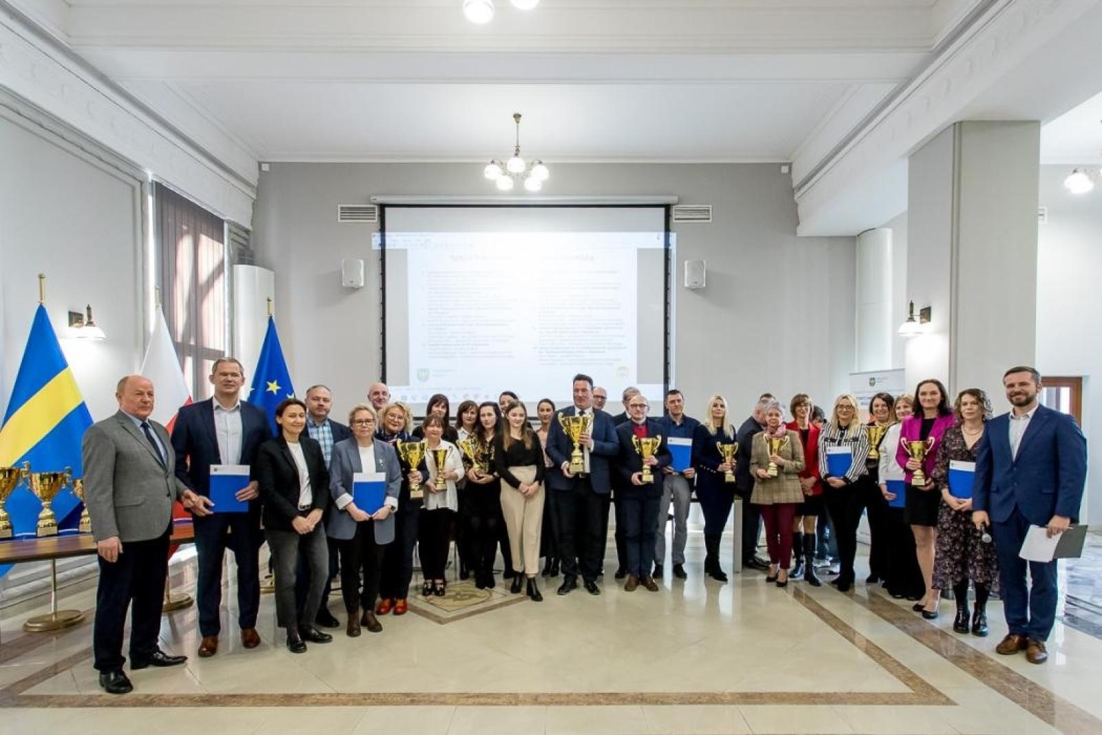 Zdjęcie w galerii na portalu naszraciborz.pl: SP 15 wyróżniona we współzawodnictwie szkół wiadomości z regionu