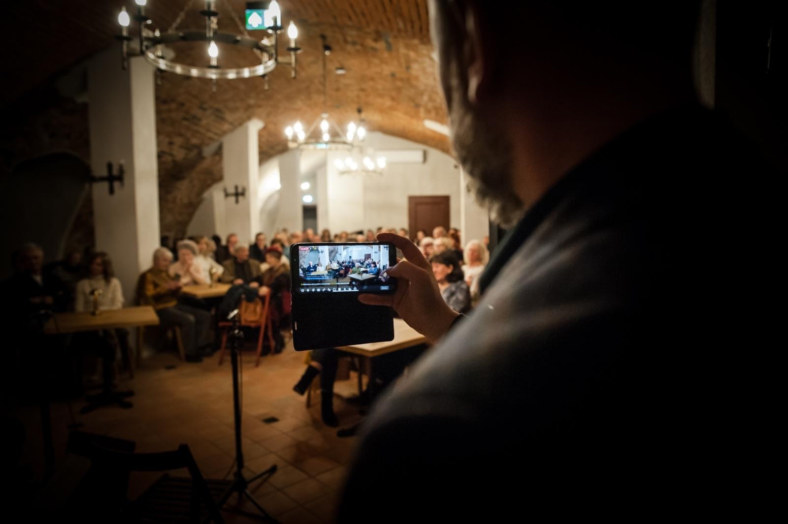 Zdjęcie w galerii na portalu naszraciborz.pl: Gospelblues evening w raciborskim Zamku Piastowskim. Fani bluesa wypełnili piwnicę słodowni wiadomości z regionu