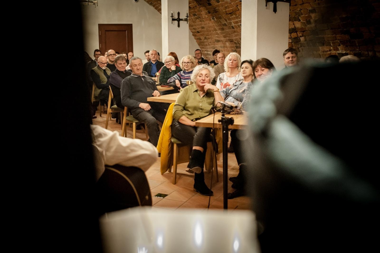 Zdjęcie w galerii na portalu naszraciborz.pl: Gospelblues evening w raciborskim Zamku Piastowskim. Fani bluesa wypełnili piwnicę słodowni wiadomości z regionu