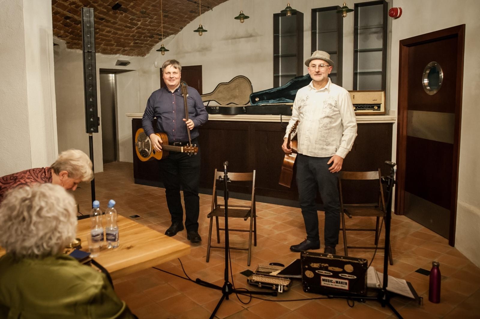 Zdjęcie w galerii na portalu naszraciborz.pl: Gospelblues evening w raciborskim Zamku Piastowskim. Fani bluesa wypełnili piwnicę słodowni wiadomości z regionu